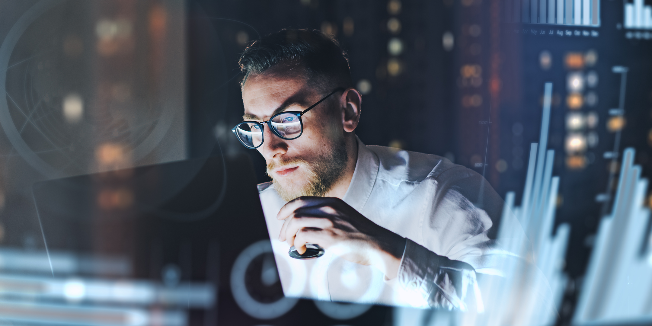 Intelligent monitoring, employee at desk_Individual (social media)-1